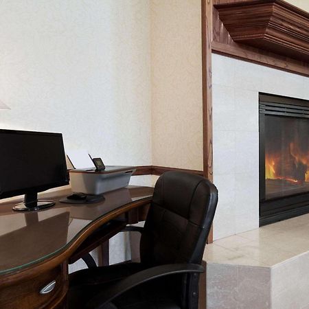 Country Inn & Suites By Radisson Bismarck Waterpark מראה חיצוני תמונה