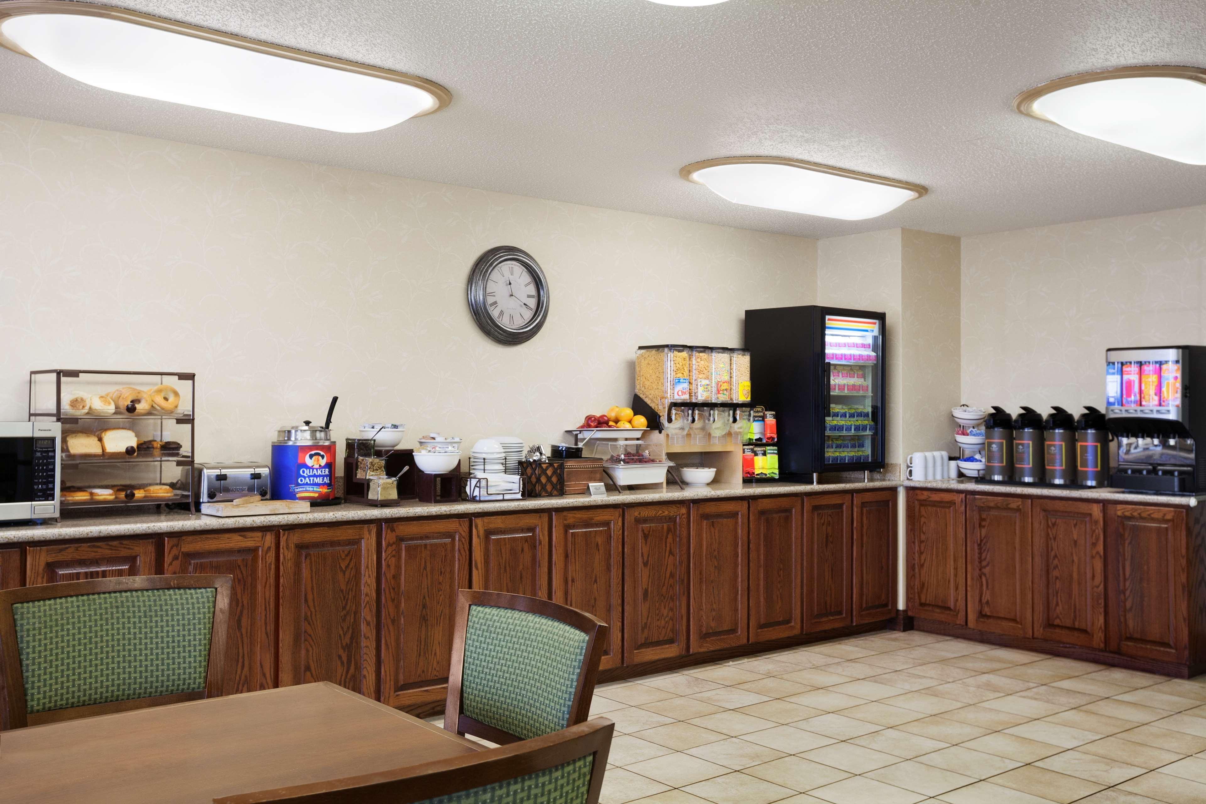 Country Inn & Suites By Radisson Bismarck Waterpark מראה חיצוני תמונה