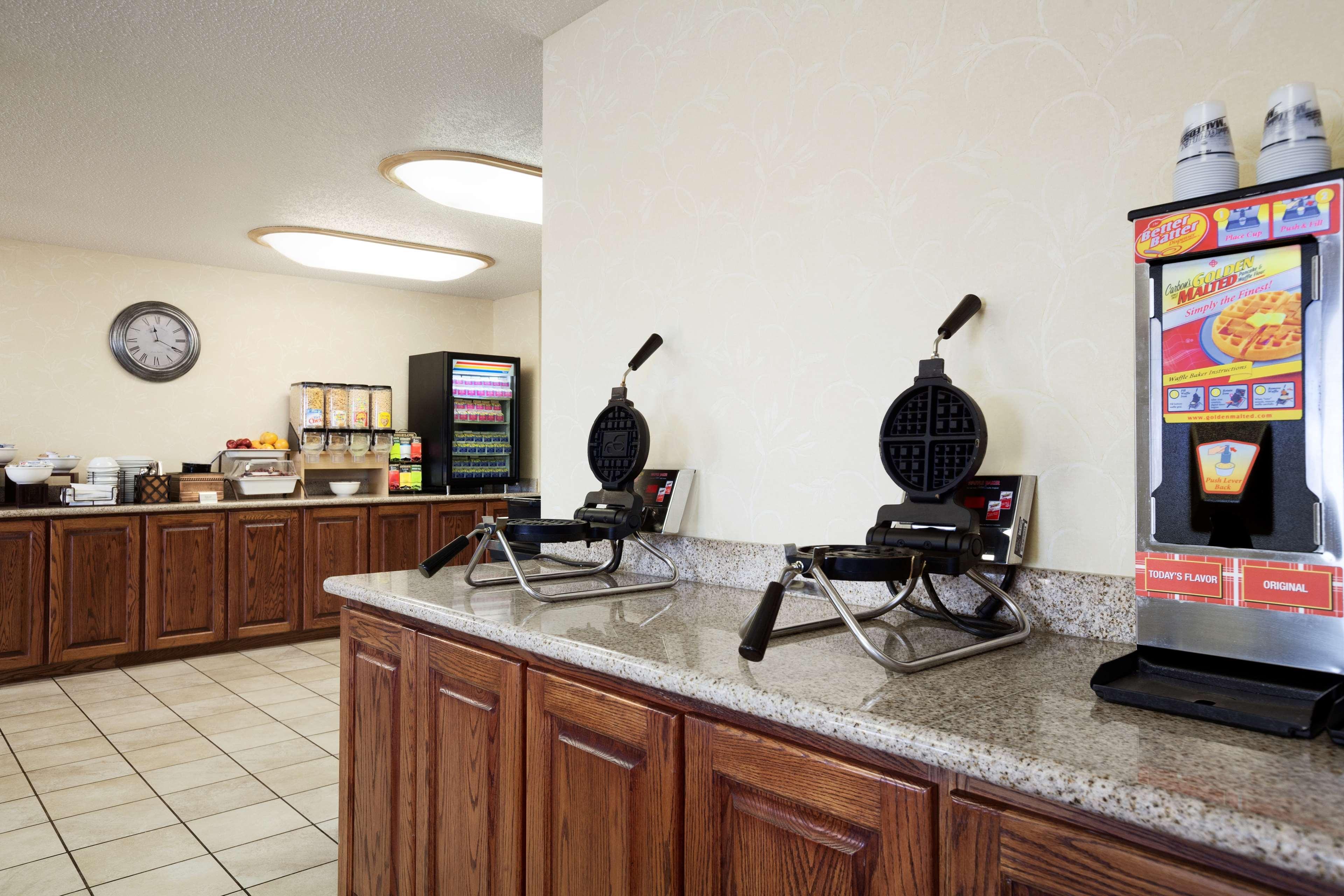 Country Inn & Suites By Radisson Bismarck Waterpark מראה חיצוני תמונה
