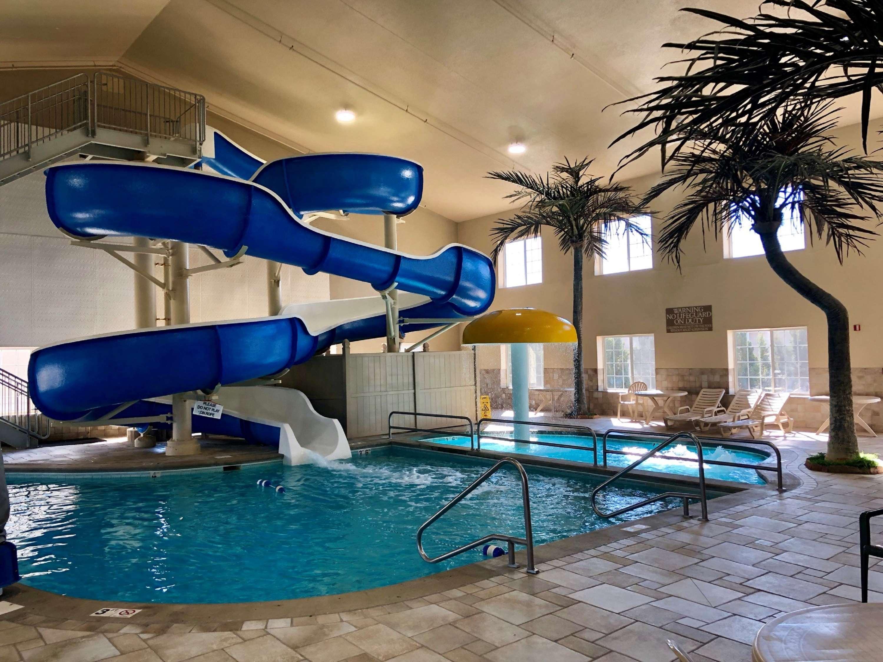 Country Inn & Suites By Radisson Bismarck Waterpark מראה חיצוני תמונה