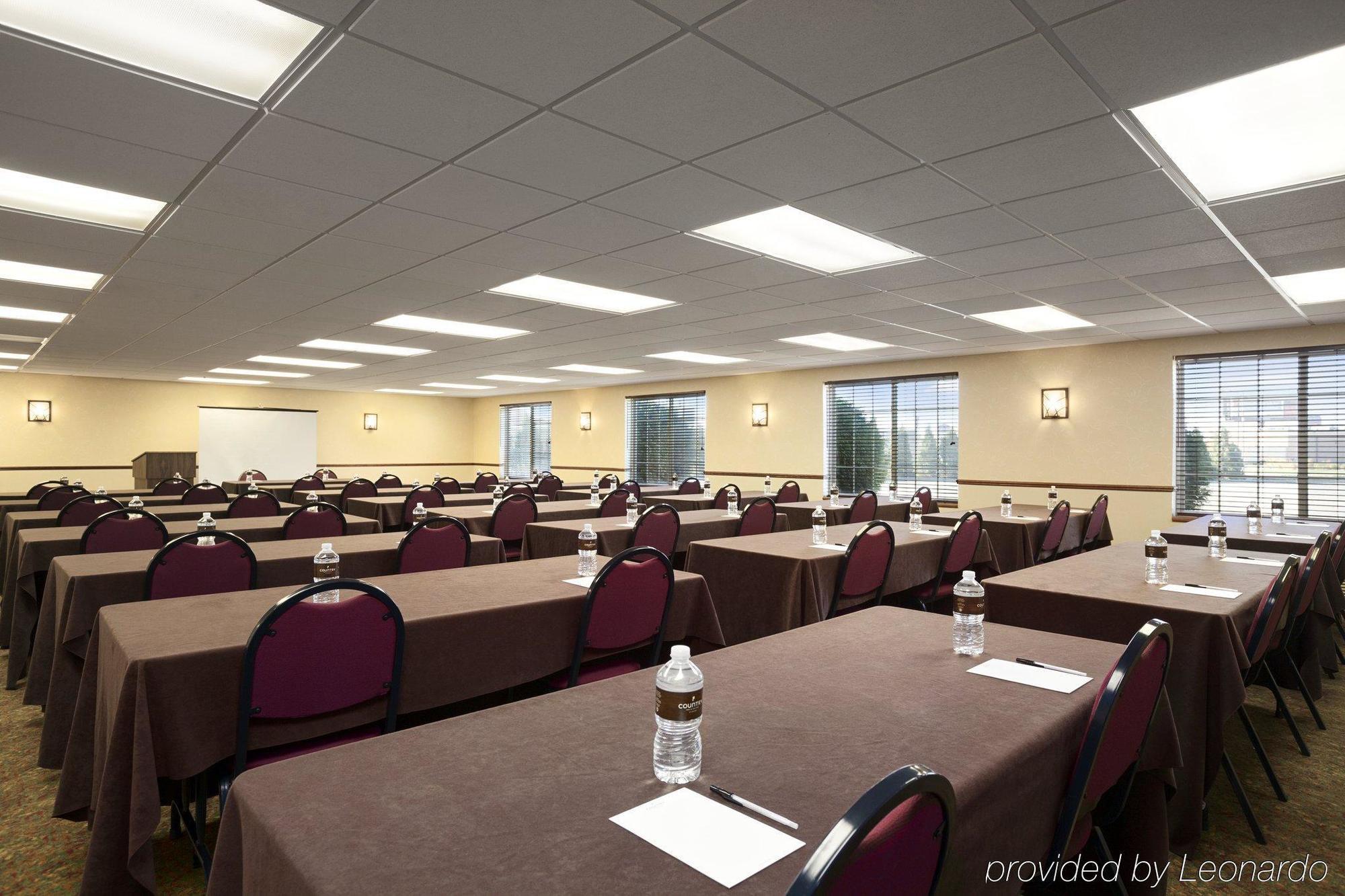 Country Inn & Suites By Radisson Bismarck Waterpark מראה חיצוני תמונה