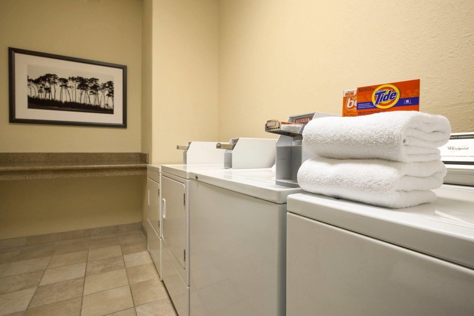 Country Inn & Suites By Radisson Bismarck Waterpark מראה חיצוני תמונה