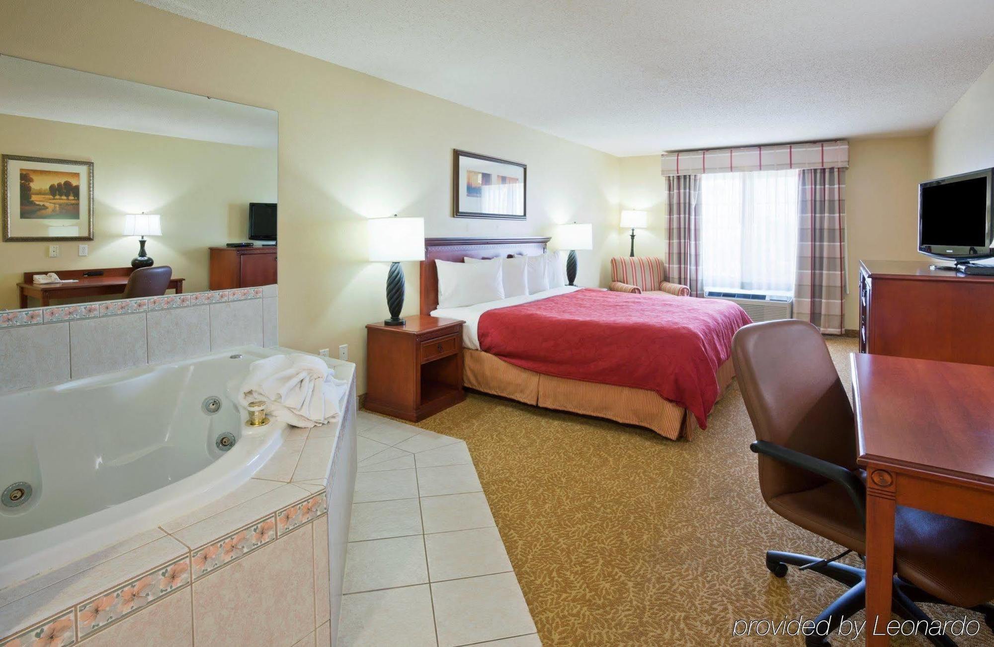 Country Inn & Suites By Radisson Bismarck Waterpark מראה חיצוני תמונה