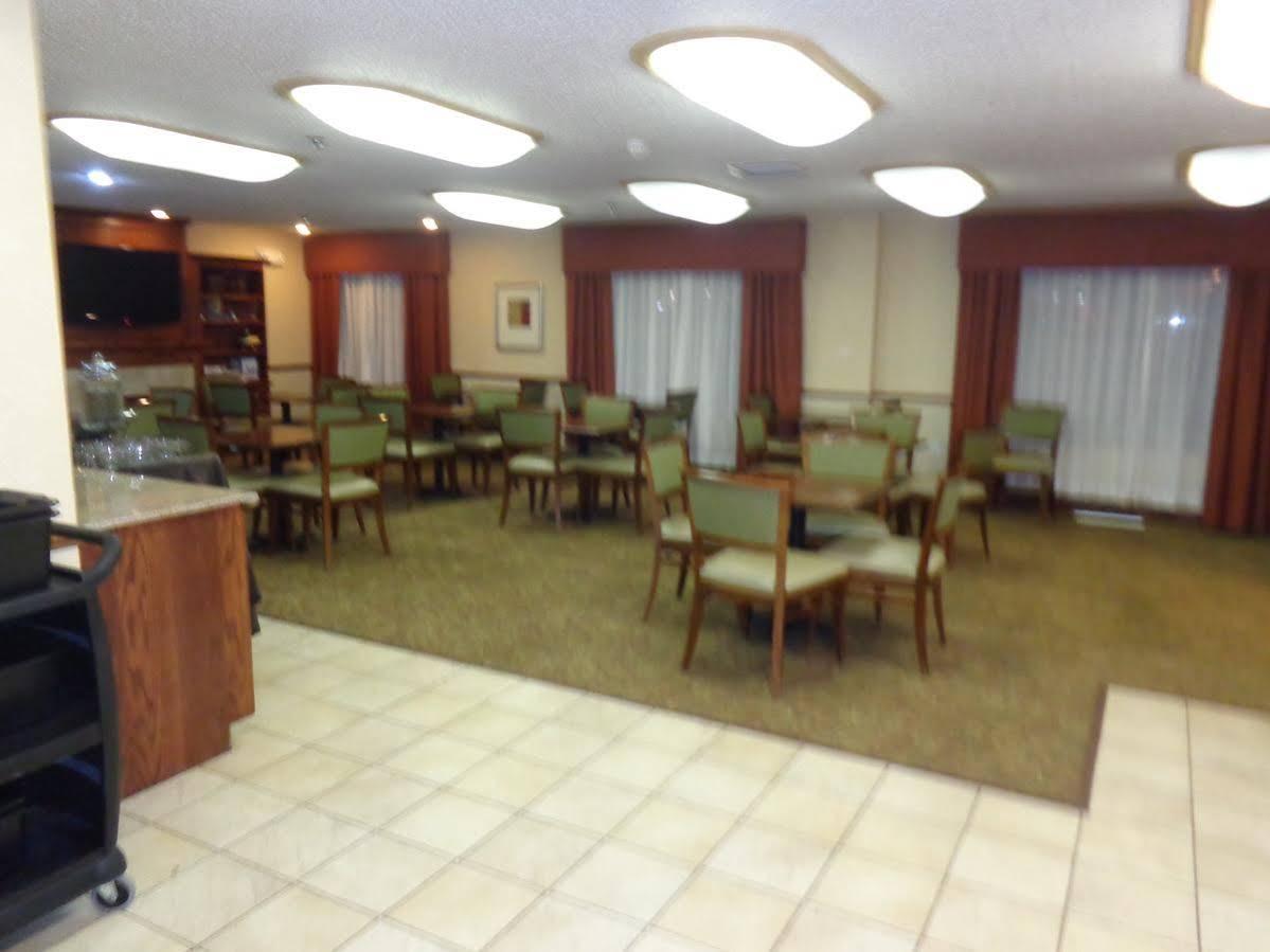 Country Inn & Suites By Radisson Bismarck Waterpark מראה חיצוני תמונה
