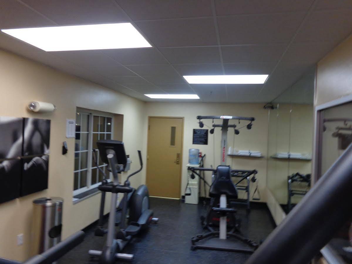 Country Inn & Suites By Radisson Bismarck Waterpark מראה חיצוני תמונה